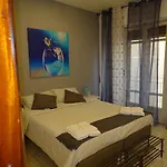 Frankie\'S House B&B